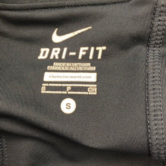 Nike athletic shorts with spandex built in - Picture 3 of 4